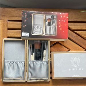 BRAND BEW BOBBI BRIWN TRAVEL BRUSH SET!